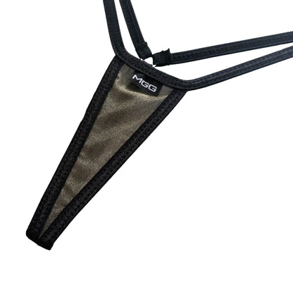 Tanga rosa claro brillante y transparente